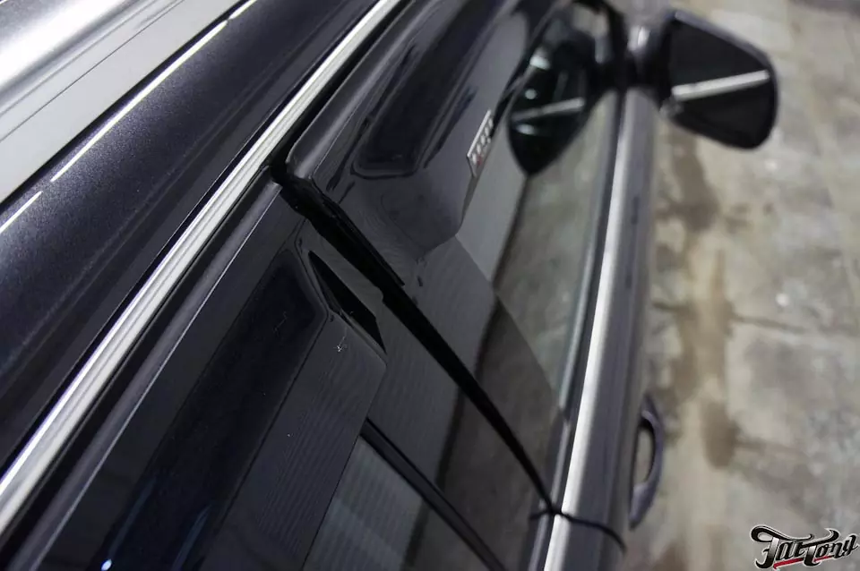 Audi Q5. Ремонт двери и крыла с окрасом в цвет кузова.